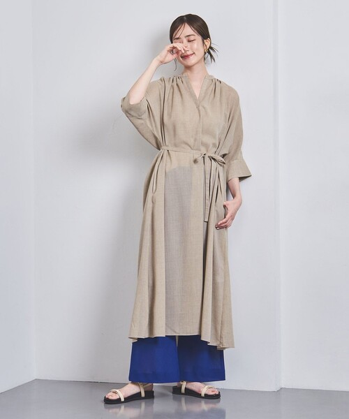 UNITED ARROWS（ユナイテッドアローズ）の「ASAMI ドルマン スキッパー ワンピース（ワンピース・レディース・ブラック/ベージュ/ロイヤルブルー・38/36）」の2枚目の写真