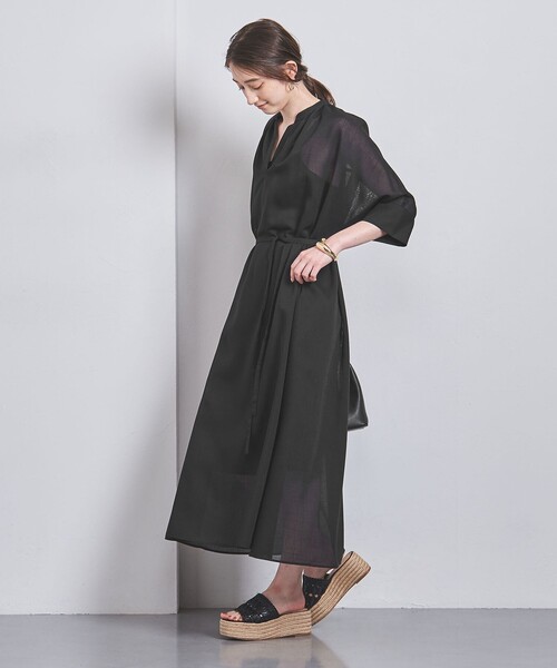 UNITED ARROWS（ユナイテッドアローズ）の「ASAMI ドルマン スキッパー ワンピース（ワンピース・レディース・ブラック/ベージュ/ロイヤルブルー・38/36）」の4枚目の写真