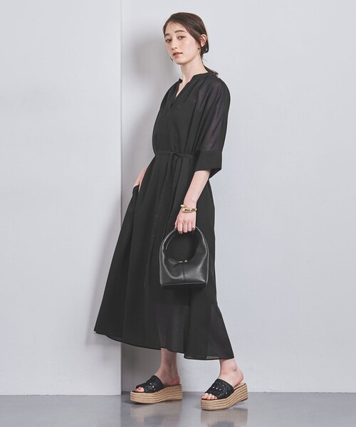 UNITED ARROWS（ユナイテッドアローズ）の「ASAMI ドルマン スキッパー ワンピース（ワンピース・レディース・ブラック/ベージュ/ロイヤルブルー・38/36）」の6枚目の写真