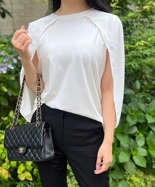 MODE ROBE(モードローブ)の「ケープマントノースリーブトップス(Tシャツ/カットソー・レディース・ホワイト/ブラック・FREE)」の1枚目の写真