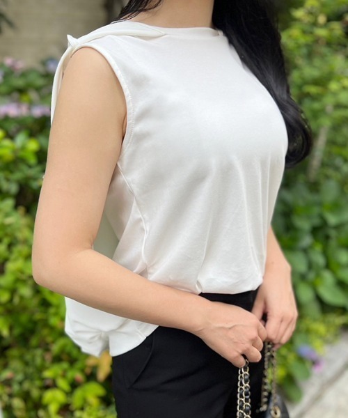 MODE ROBE(モードローブ)の「ケープマントノースリーブトップス(Tシャツ/カットソー・レディース・ホワイト/ブラック・FREE)」の9枚目の写真