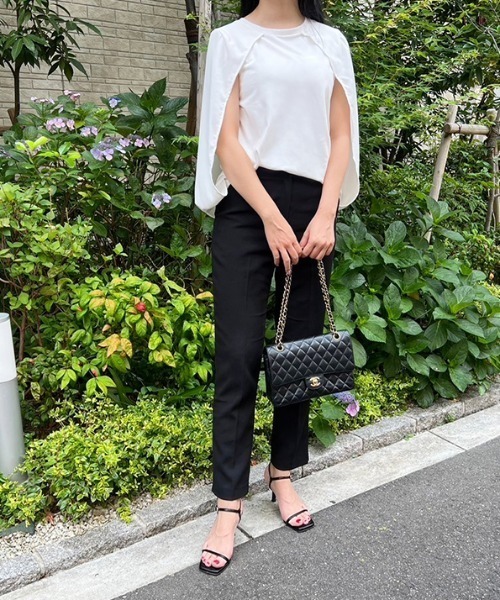 MODE ROBE(モードローブ)の「ケープマントノースリーブトップス(Tシャツ/カットソー・レディース・ホワイト/ブラック・FREE)」の7枚目の写真