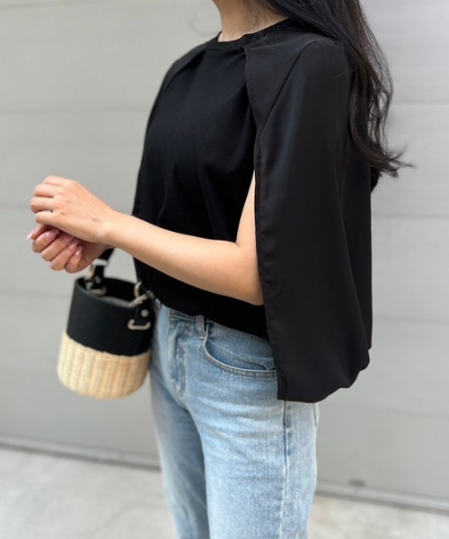 MODE ROBE(モードローブ)の「ケープマントノースリーブトップス(Tシャツ/カットソー・レディース・ホワイト/ブラック・FREE)」の4枚目の写真