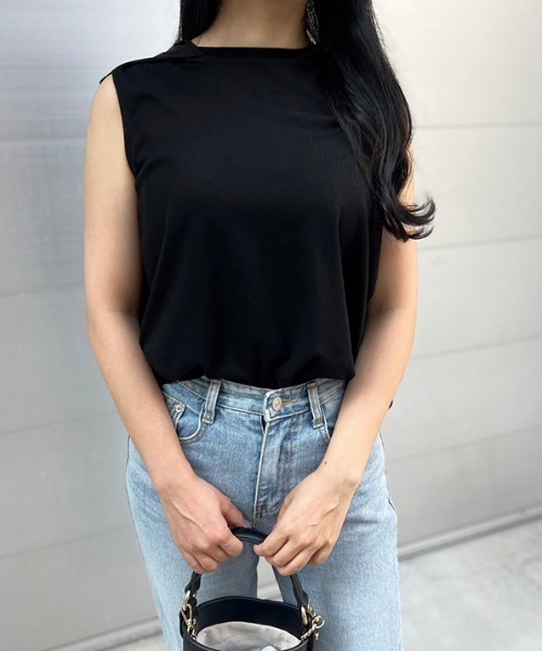 MODE ROBE(モードローブ)の「ケープマントノースリーブトップス(Tシャツ/カットソー・レディース・ホワイト/ブラック・FREE)」の3枚目の写真