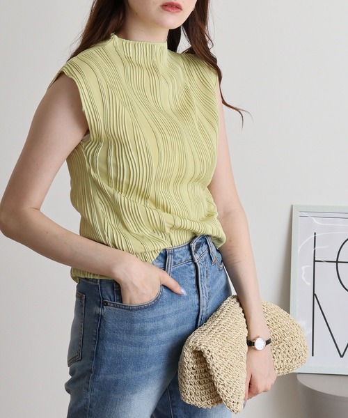 Brownie(ブラウニー)の「ウェーブリップルボトルネックノースリ(Tシャツ/カットソー・レディース・ブラック/オフホワイト/ライトグリーン/モカ・FREE)」の19枚目の写真