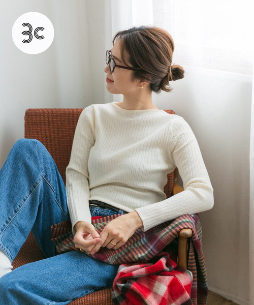 URBAN RESEARCH DOORS（アーバンリサーチドアーズ）の「『UR GREEN』ボートネックワイドリブニット（ニット/セーター・レディース・オレンジ系その他/アイボリー/ブラック・MEDIUM）」の2枚目の写真