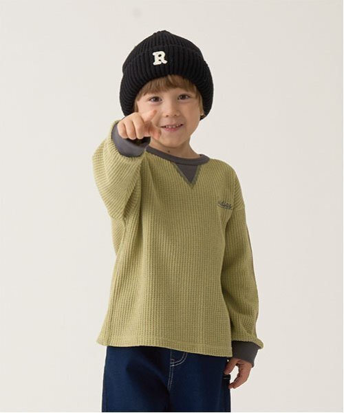 b・ROOM(ビールーム)の「【ふわふワッフル】バイカラートップス(Tシャツ/カットソー・キッズ・ライトカーキ/アイボリー/ブルーグレー/トップグレー・100cm/110cm/120cm/130cm/140cm/150cm)」の4枚目の写真