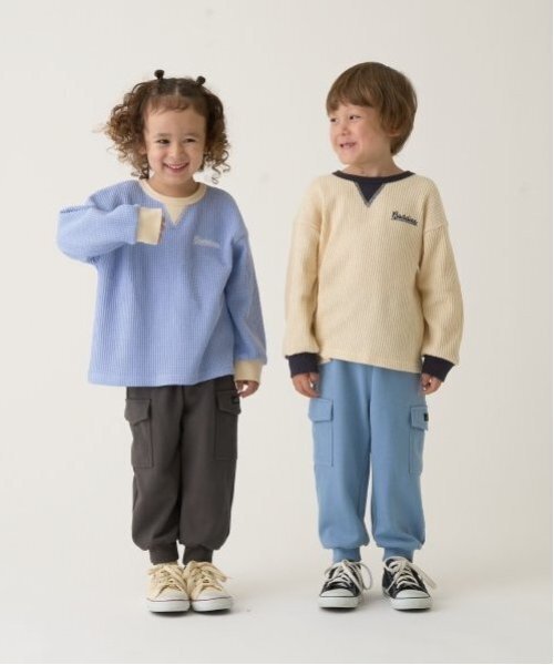 b・ROOM(ビールーム)の「【ふわふワッフル】バイカラートップス(Tシャツ/カットソー・キッズ・ライトカーキ/アイボリー/ブルーグレー/トップグレー・100cm/110cm/120cm/130cm/140cm/150cm)」の19枚目の写真