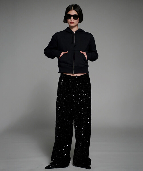 INSCRIRE（アンスクリア）の「INSCRIRE | コットン タイトフィット ジップパーカー WOMEN（パーカー・レディース・グレー/ブラック・S）」の6枚目の写真