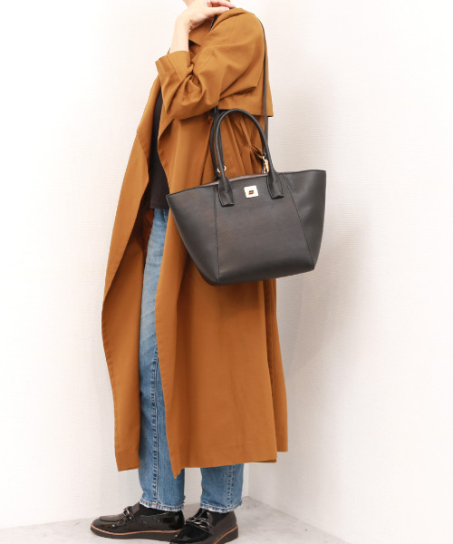 cache cache(カシュ カシュ)の「カシュカシュ cachecache / A4ヒネリ飾り金具2wayトートバッグ(トートバッグ・レディース・ブラック/アイボリー/チョコ・FREE)」の16枚目の写真