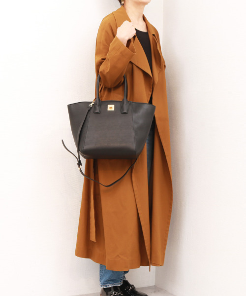 cache cache(カシュ カシュ)の「カシュカシュ cachecache / A4ヒネリ飾り金具2wayトートバッグ(トートバッグ・レディース・ブラック/アイボリー/チョコ・FREE)」の17枚目の写真