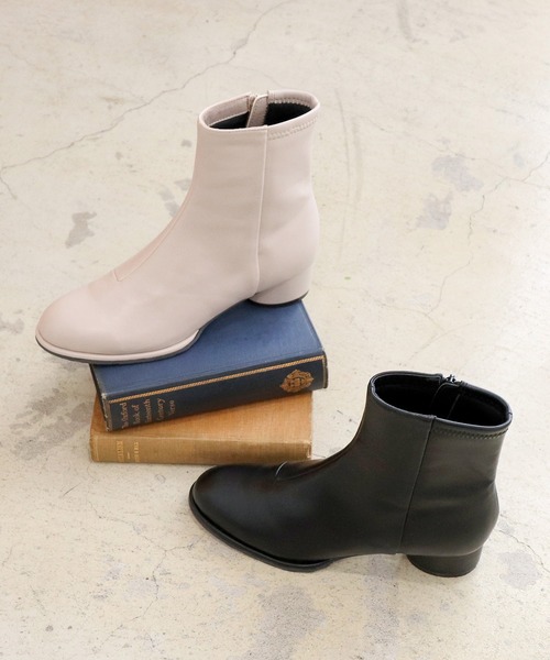 byあしながおじさん（バイアシナガオジサン）の「晴雨兼用｜プレーンショートブーツ　8990003（ブーツ・レディース・ブラック/ブラック系その他/アイボリー・24.5cm/24cm/23.5cm/23cm/22.5cm）」の4枚目の写真