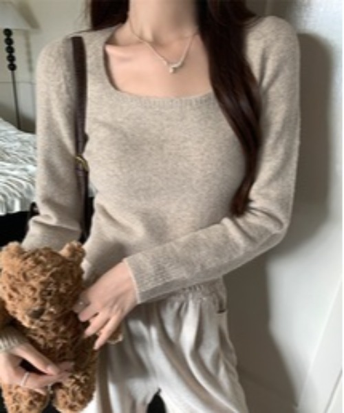 Girly Doll(ガーリードール)の「スクエアネックニット(ニット/セーター・レディース・ベージュ/モカ/グレー/オフホワイト・F)」の4枚目の写真