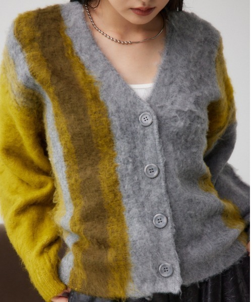 AZUL by moussy（アズールバイマウジー）の「グラデーションシャギーニットカーディガン（カーディガン/ボレロ・レディース・ブラウン系その他/グレー系その他/ブラック系その他・SMALL/MEDIUM）」の2枚目の写真