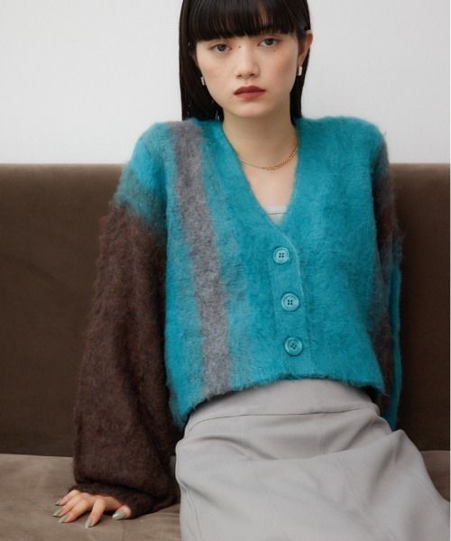 AZUL by moussy（アズールバイマウジー）の「グラデーションシャギーニットカーディガン（カーディガン/ボレロ・レディース・ブラウン系その他/グレー系その他/ブラック系その他・SMALL/MEDIUM）」の3枚目の写真