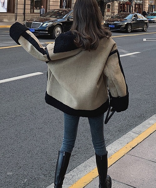 THISIS（ディスイズ）の「配色フェイクムートンボアジャケット（ムートンコート・レディース・ブラウン/ブラック・MEDIUM/LARGE）」の4枚目の写真