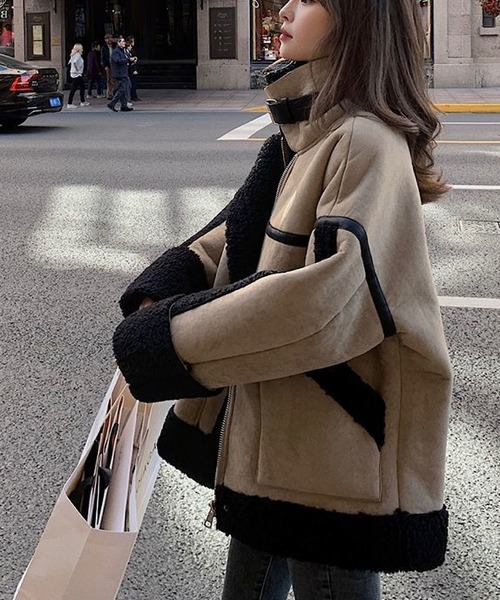 THISIS（ディスイズ）の「配色フェイクムートンボアジャケット（ムートンコート・レディース・ブラウン/ブラック・MEDIUM/LARGE）」の6枚目の写真