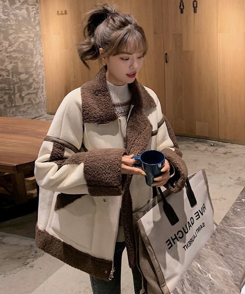 THISIS（ディスイズ）の「配色フェイクムートンボアジャケット（ムートンコート・レディース・ブラウン/ブラック・MEDIUM/LARGE）」の13枚目の写真