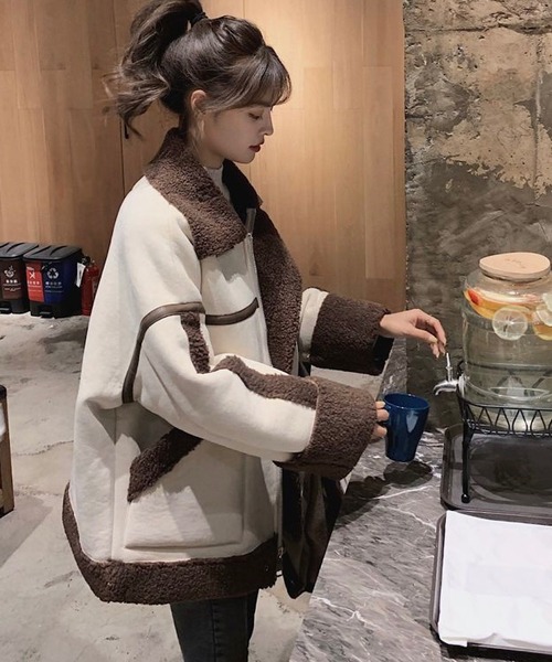 THISIS（ディスイズ）の「配色フェイクムートンボアジャケット（ムートンコート・レディース・ブラウン/ブラック・MEDIUM/LARGE）」の14枚目の写真