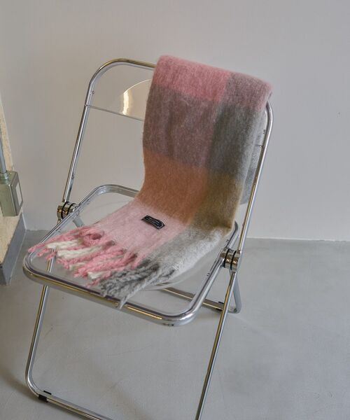 AMERICAN HOLIC(アメリカンホリック)の「シャギーチェックBIGマフラー(マフラー・レディース・グレー/ブルー/イエロー/ピンク・FREE)」の12枚目の写真