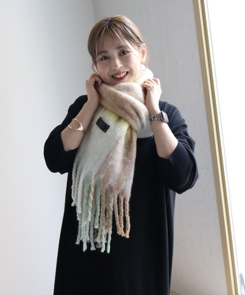 AMERICAN HOLIC(アメリカンホリック)の「シャギーチェックBIGマフラー(マフラー・レディース・グレー/ブルー/イエロー/ピンク・FREE)」の4枚目の写真