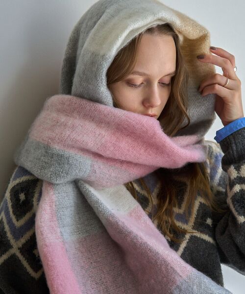 AMERICAN HOLIC(アメリカンホリック)の「シャギーチェックBIGマフラー(マフラー・レディース・グレー/ブルー/イエロー/ピンク・FREE)」の6枚目の写真