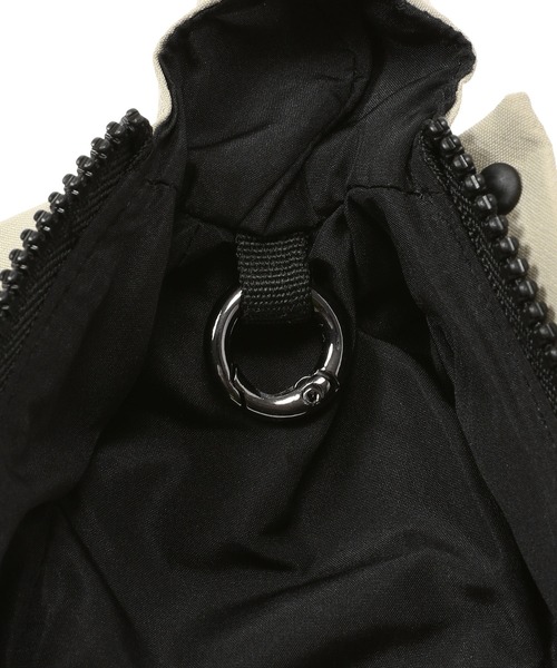 THE NORTH FACE(ザノースフェイス)の「THE NORTH FACE Mini Mountain Jacket NN32452(キーケース/キーアクセサリー・メンズ・グレー/ブラック・FREE)」の4枚目の写真