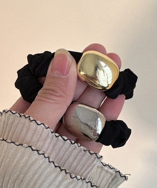 DiamondHearts（ダイヤモンドハーツ）の「オーバルメタルシュシュ（シュシュ・レディース・シルバー/ゴールド・FREE）」の2枚目の写真