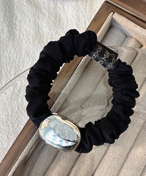 DiamondHearts（ダイヤモンドハーツ）の「オーバルメタルシュシュ（シュシュ・レディース・シルバー/ゴールド・FREE）」の4枚目の写真