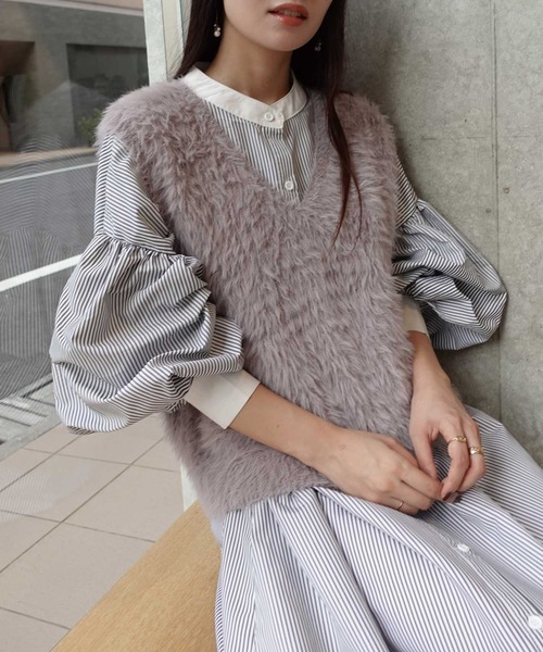 CORNERS(コーナーズ)の「フェザーヤーンVネックベスト(ベスト・レディース・オフホワイト/グレー/チャコールグレー・M)」の3枚目の写真