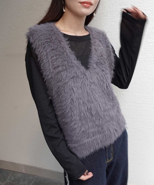 CORNERS(コーナーズ)の「フェザーヤーンVネックベスト(ベスト・レディース・オフホワイト/グレー/チャコールグレー・M)」の2枚目の写真