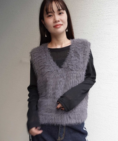 CORNERS(コーナーズ)の「フェザーヤーンVネックベスト(ベスト・レディース・オフホワイト/グレー/チャコールグレー・M)」の10枚目の写真