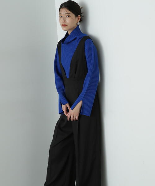 N.（N. Natural Beauty Basic）（エヌエヌナチュラルビューティーベーシック）の「◆Ｖネックサロペット（サロペット/オーバーオール・レディース・チャコールグレー/ブラック・SMALL/MEDIUM）」の3枚目の写真