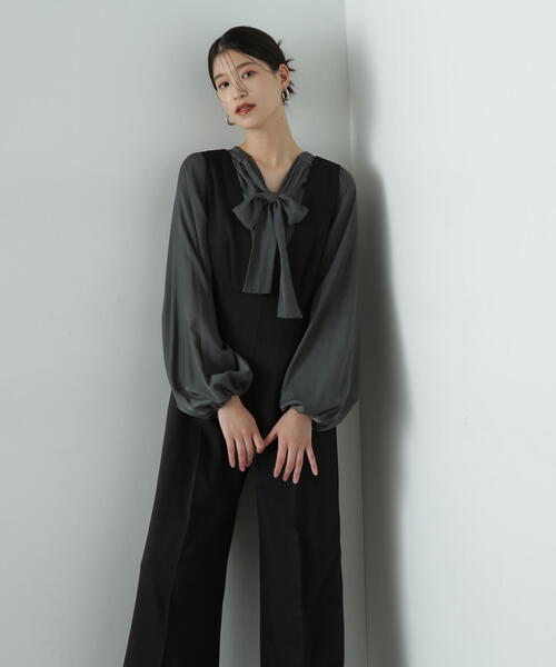 N.（N. Natural Beauty Basic）（エヌエヌナチュラルビューティーベーシック）の「◆Ｖネックサロペット（サロペット/オーバーオール・レディース・チャコールグレー/ブラック・SMALL/MEDIUM）」の2枚目の写真