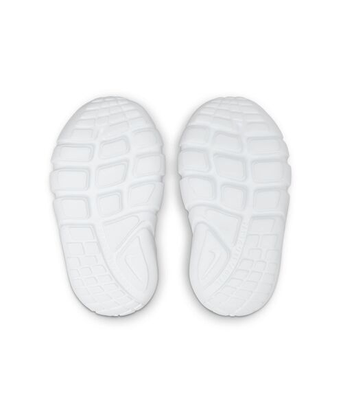 NIKE(ナイキ)の「ナイキ フレックス ランナー 2 ベビーシューズ / Nike Flex Runner 2 Baby/Toddler Shoes DJ6039-002 Black(スニーカー・キッズ・ブラック・8/9/10/11/12/13/14/15 /16)」の2枚目の写真
