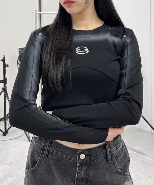 Figments(フィグメンツ)の「フェード加工メタルパッチプルオーバー(Tシャツ/カットソー・レディース・ブラック/ホワイト・FREE)」の2枚目の写真