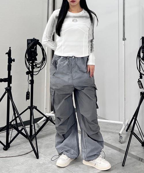 Figments(フィグメンツ)の「フェード加工メタルパッチプルオーバー(Tシャツ/カットソー・レディース・ブラック/ホワイト・FREE)」の4枚目の写真