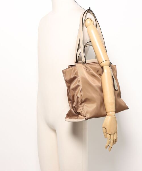 NICOLE white（ニコルホワイト）の「2ＷＡＹトートバッグ大（トートバッグ・レディース・グレー/モカ・FREE）」の6枚目の写真