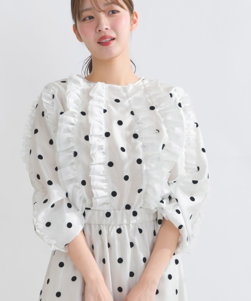 PICCIN PERLA(ピッチンペルラ)の「【セットアップ可能】シアードットフリルブラウス(シャツ/ブラウス・レディース・オフホワイト/ブラック・M)」の2枚目の写真