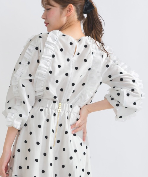 PICCIN PERLA(ピッチンペルラ)の「【セットアップ可能】シアードットフリルブラウス(シャツ/ブラウス・レディース・オフホワイト/ブラック・M)」の5枚目の写真