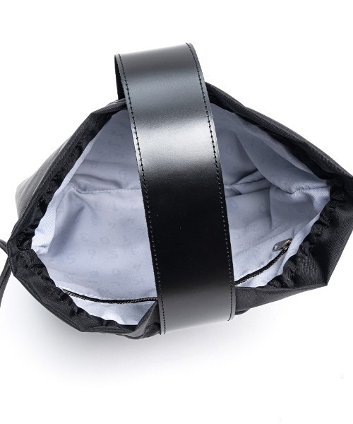 KLON(クローン)の「KLON LEATHER DRAWSTRING POUCH(ハンドバッグ・メンズ・ブラック・FREE)」の7枚目の写真
