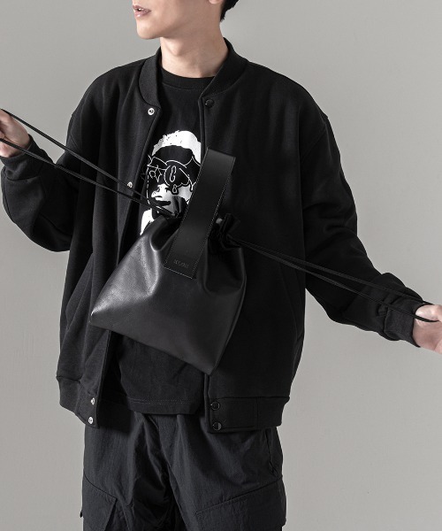 KLON(クローン)の「KLON LEATHER DRAWSTRING POUCH(ハンドバッグ・メンズ・ブラック・FREE)」の12枚目の写真