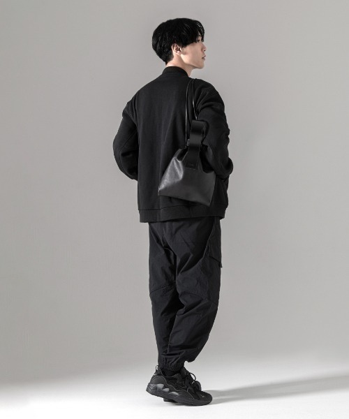 KLON(クローン)の「KLON LEATHER DRAWSTRING POUCH(ハンドバッグ・メンズ・ブラック・FREE)」の10枚目の写真