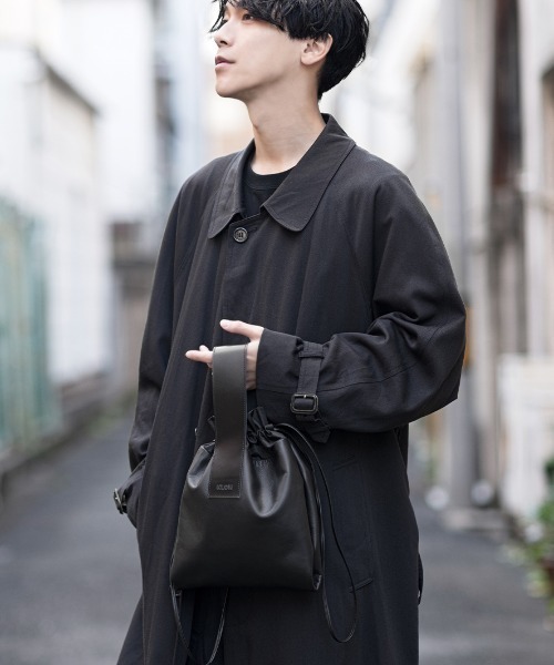 KLON(クローン)の「KLON LEATHER DRAWSTRING POUCH(ハンドバッグ・メンズ・ブラック・FREE)」の8枚目の写真