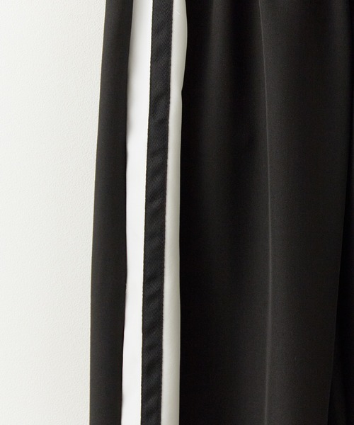 ROOPTOKYO（ループトウキョウ）の「サイドラインスウェットパンツ（スウェットパンツ・レディース・グレー/ブラック/ベージュ・FREE）」の4枚目の写真