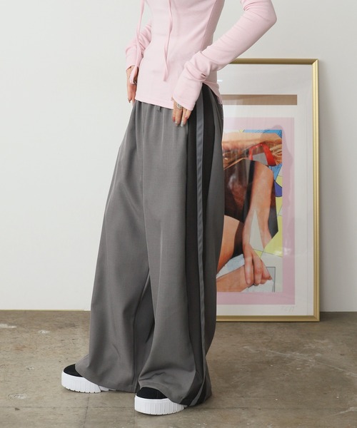 ROOPTOKYO（ループトウキョウ）の「サイドラインスウェットパンツ（スウェットパンツ・レディース・グレー/ブラック/ベージュ・FREE）」の15枚目の写真