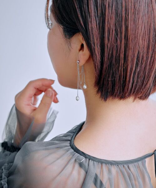 COHINA(コヒナ)の「ロングチェーンパールピアス 【低身長・小柄女性】(ピアス(両耳用)・レディース・グレー/イエロー・ONE SIZE)」の11枚目の写真