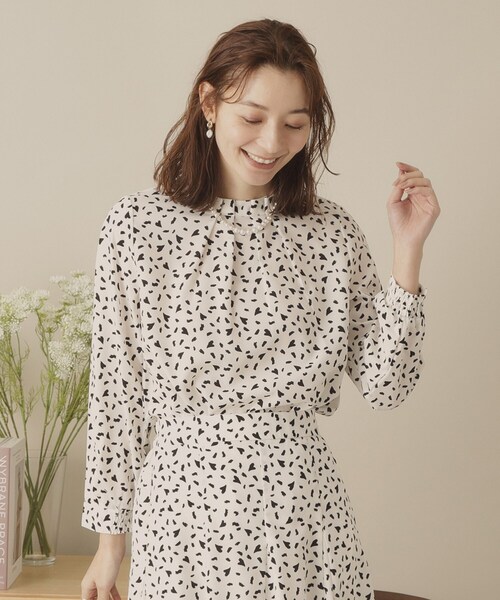 ITS'DEMO（イッツデモ）の「【手洗い可／セットアップ可】ハートプリントブラウス（シャツ/ブラウス・レディース・ブラック系/ネイビー系/ホワイト系3・00）」の7枚目の写真