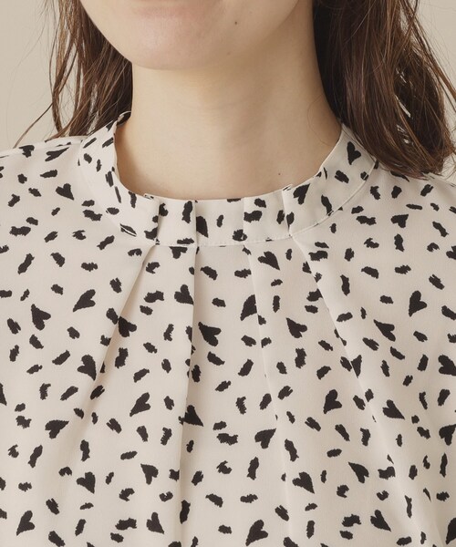 ITS'DEMO（イッツデモ）の「【手洗い可／セットアップ可】ハートプリントブラウス（シャツ/ブラウス・レディース・ブラック系/ネイビー系/ホワイト系3・00）」の22枚目の写真