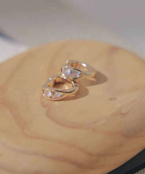 ECREL(エクレール)の「Double Stone Heart Earrings/ダブルストーンハートイヤリング(イヤリング・レディース・ゴールド/シルバー・FREE)」の1枚目の写真